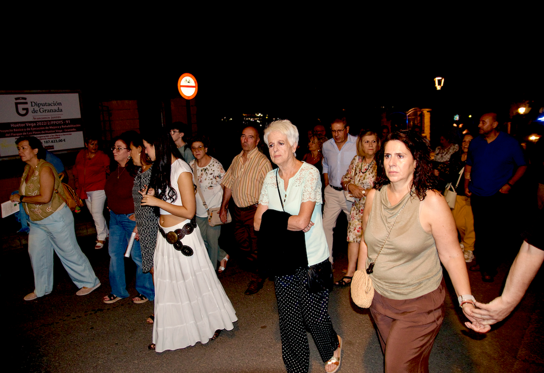 San Miguel saca a su patrón por las calles de Huétor Vega