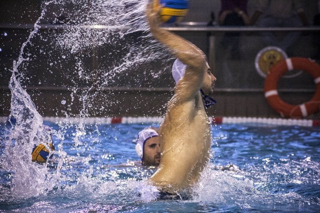 El equipo de waterpolo se impone ante el Jaén