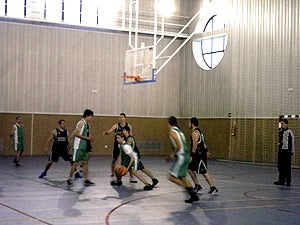 Los juveniles de baloncesto se desinflan ante el Alhama
