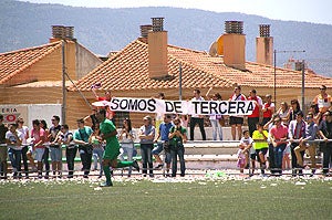 Fútbol: el Huétor Vega pierde el tren a Tercera