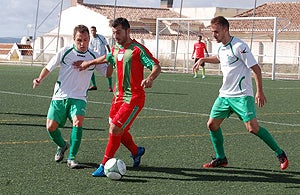 El Pavía logra poner en jaque al líder Huétor Vega