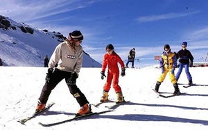 La concejalía de Deportes organiza un curso de esquí para empadronados