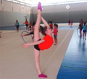 Más de 70 gimnastas perfeccionan su técnica en Huétor Vega en julio