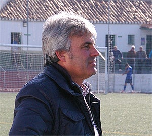 El CD Huétor Vega renueva al técnico Luis Navarro