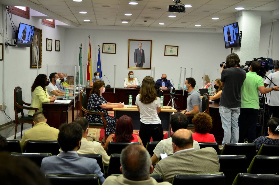 Fotos: Purificación López Quesada, nueva alcaldesa de La Zubia tras prosperar la moción de censura