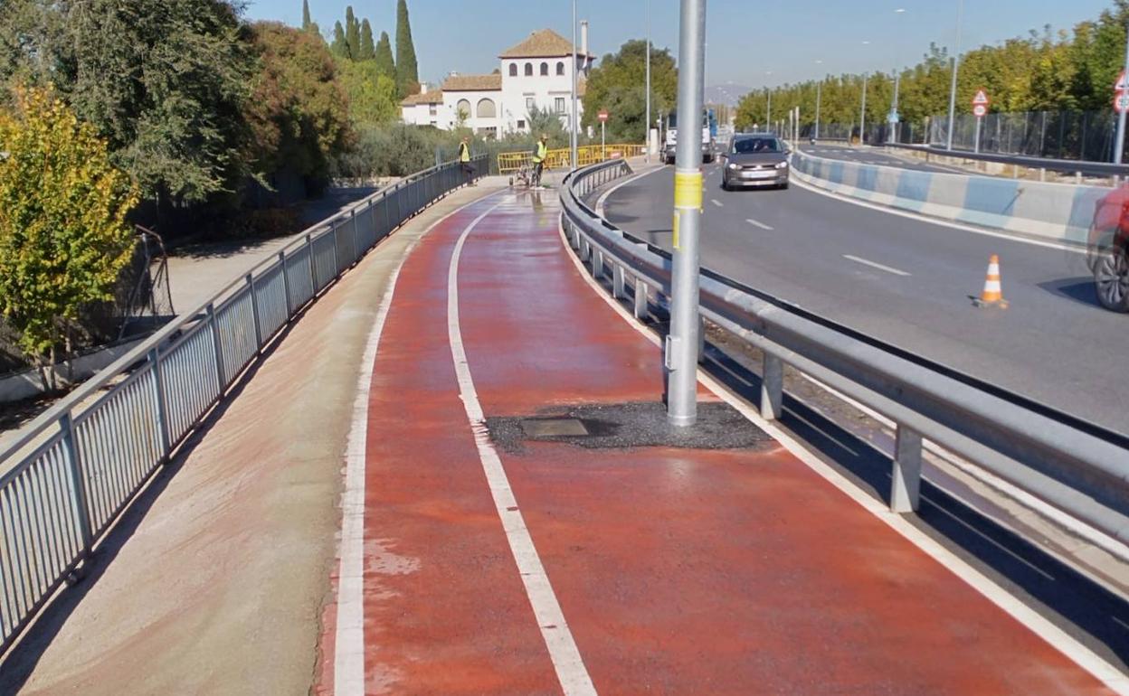 El carril bici de la carretera de La Zubia permanecerá cerrado hasta el 17 de noviembre por obras