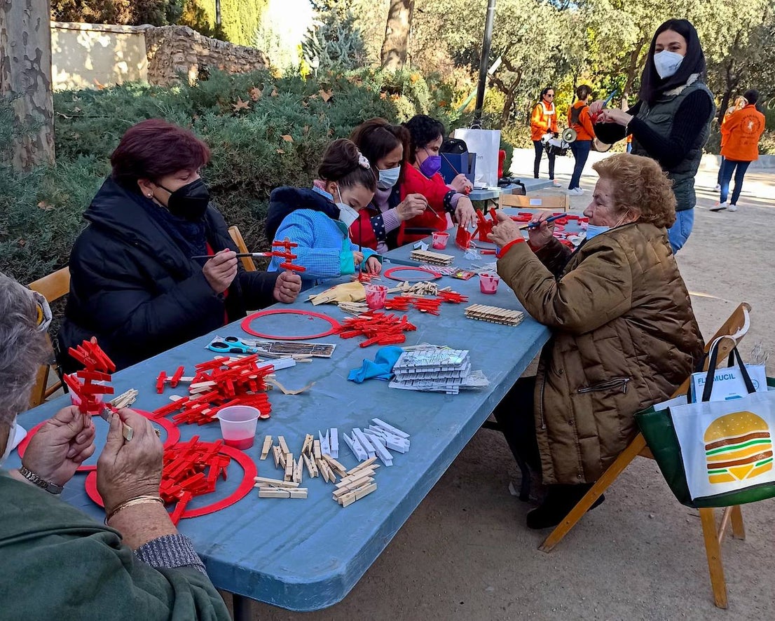 Fotos: Mercado navideño de artesanas en La Zubia