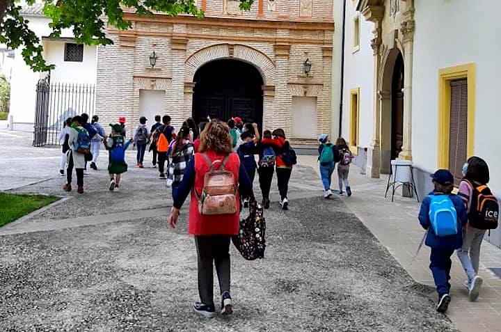 Visita de los escolares al Convento de San Luis.