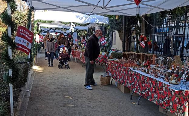 La Zubia organiza un mercado navideño de artesanas para impulsar las compras en el comercio local