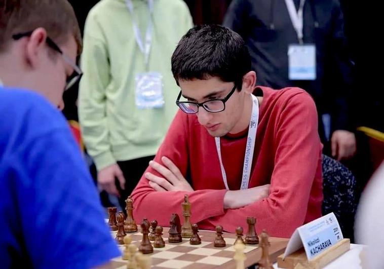El ajedrecista de La Zubia Nikolozi Kacharava entra en la élite mundial con 19 años