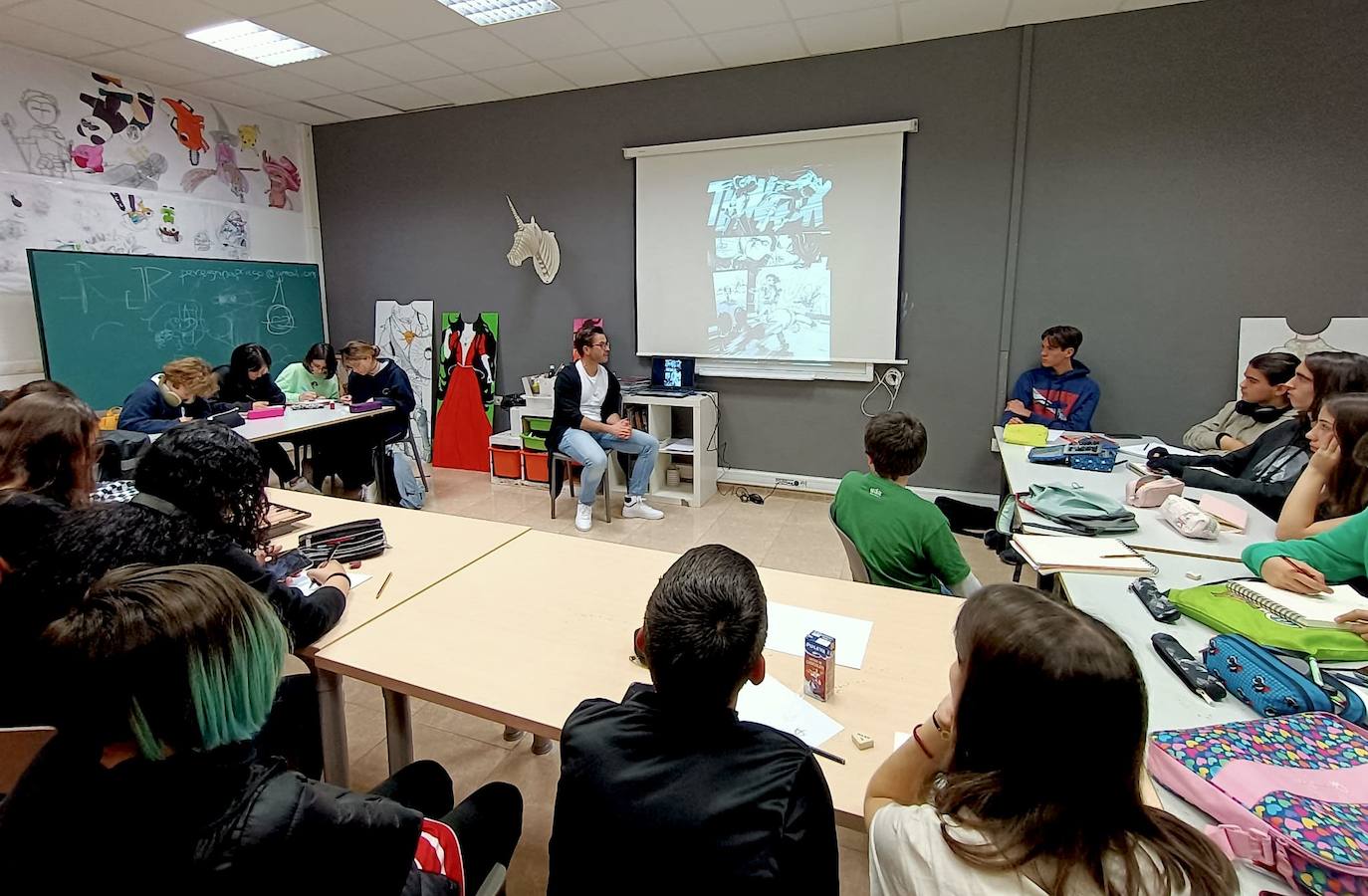 Javier Fernández, en la Escuela de Cómic de La Zubia.