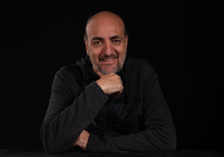 El escritor zubiense Juan Carlos Rodríguez Torres presenta 'Amversos'