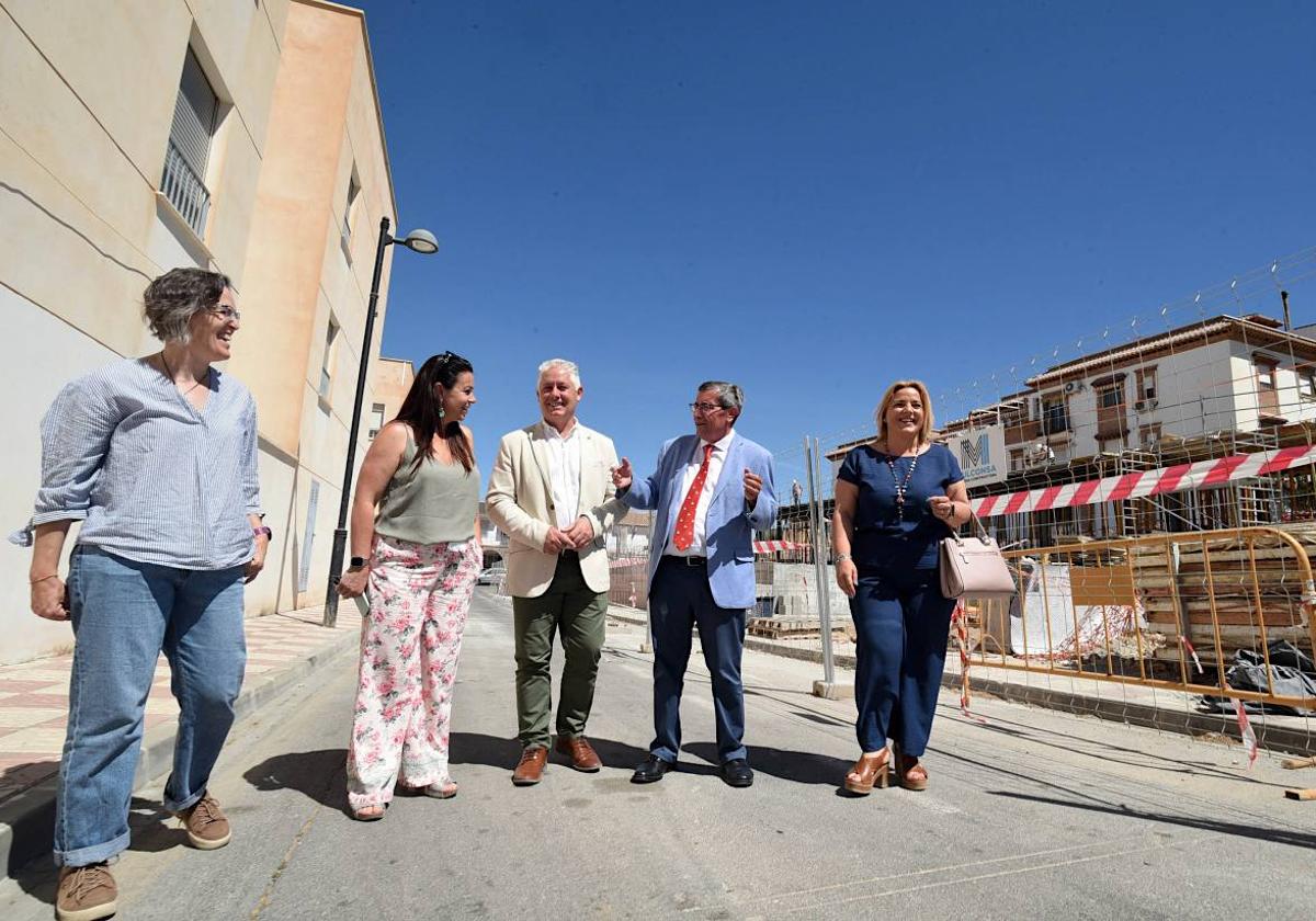 Visita del presidente de la Diputación y del diputado de Obras Públicas, con miembros del equipo de gobierno de La Zubia.