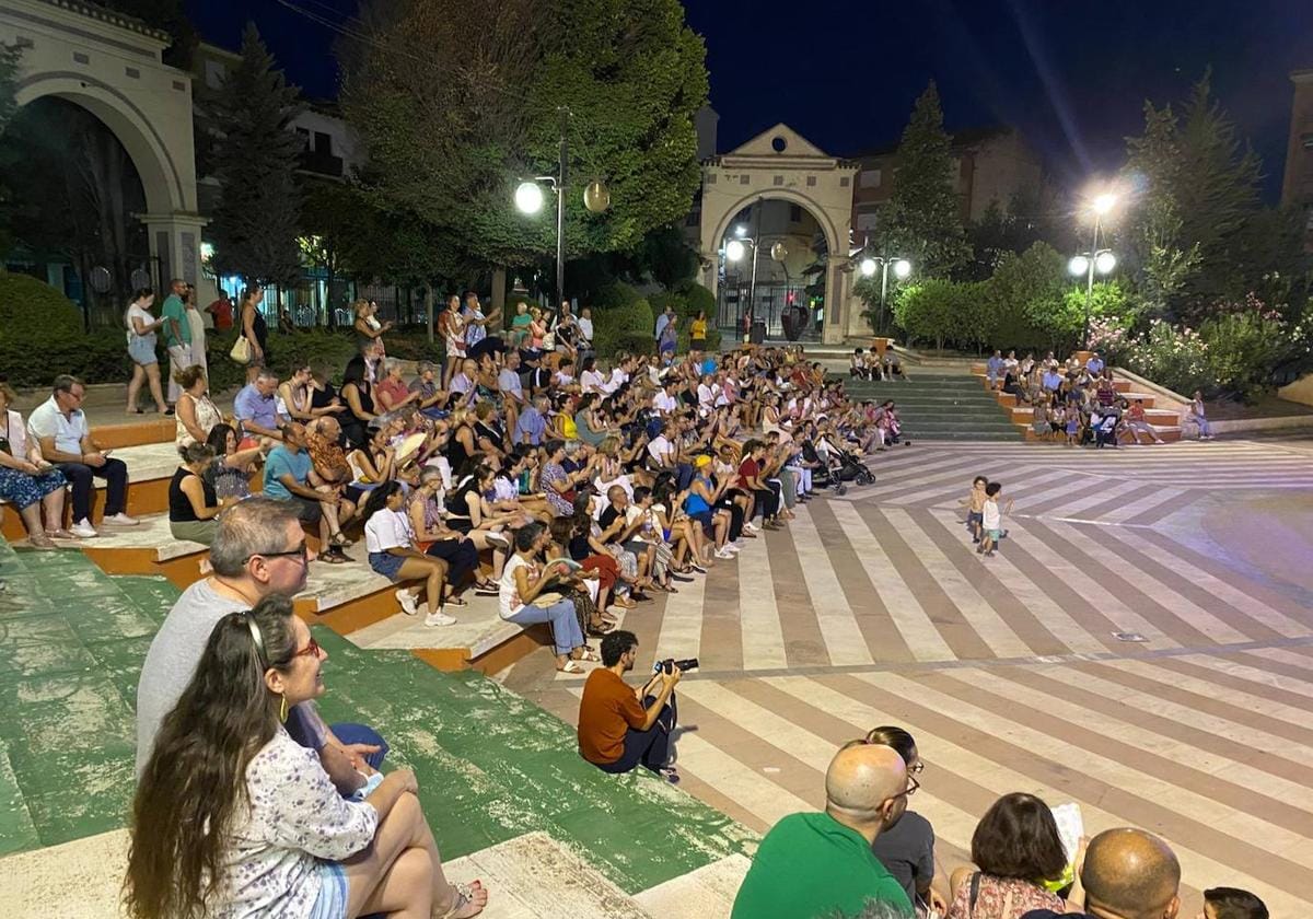 Público de las 'Veladas musicales', el año pasado en el Parque de la Encina.