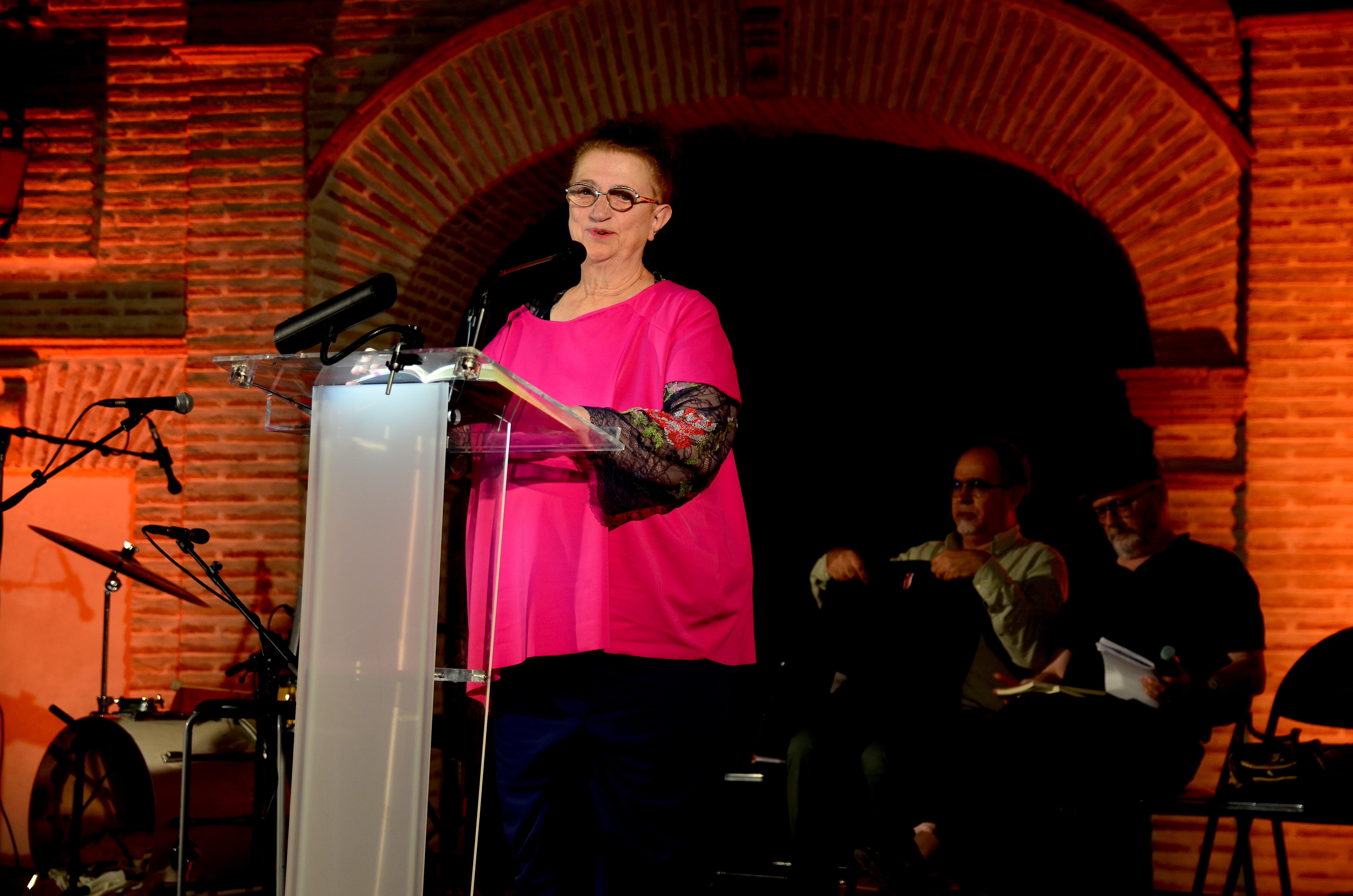 Amancio Prada recibe el Premio Internacional Poesía en El Laurel