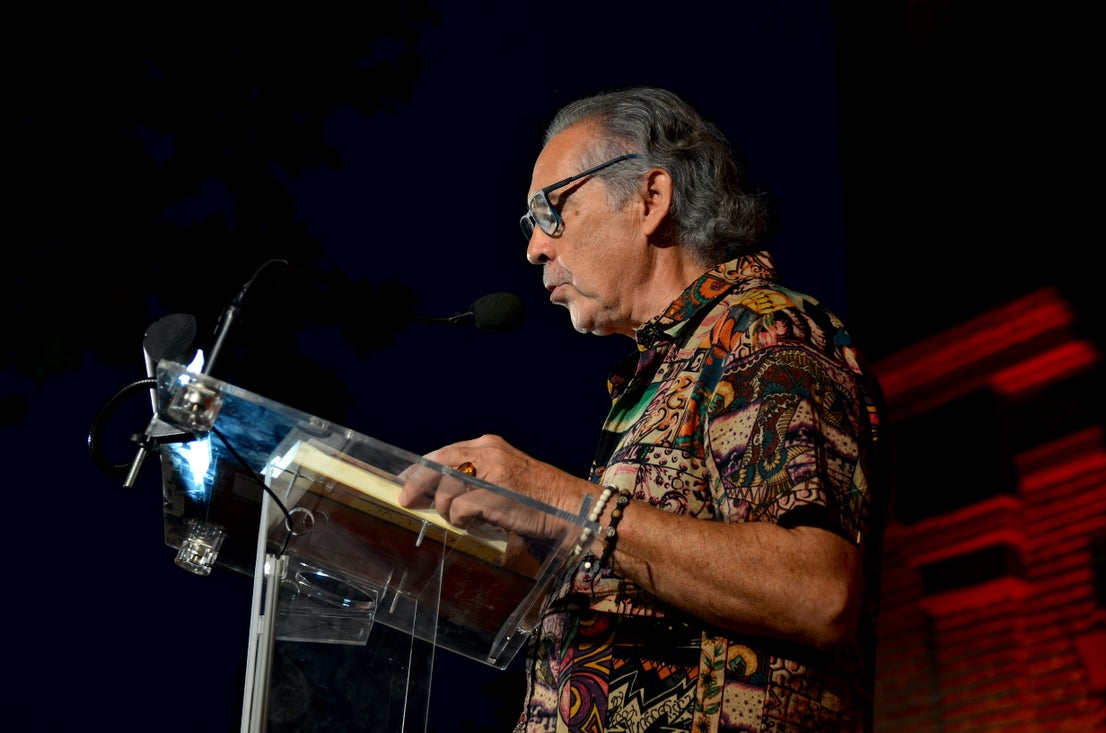 Amancio Prada recibe el Premio Internacional Poesía en El Laurel