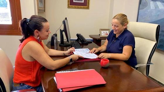 La Zubia ofrece alimentos básicos a un centenar de familias con escasos recursos económicos