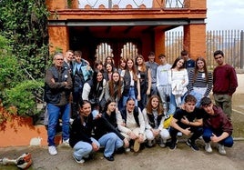 El alumnado, de visita por las calles del juego.