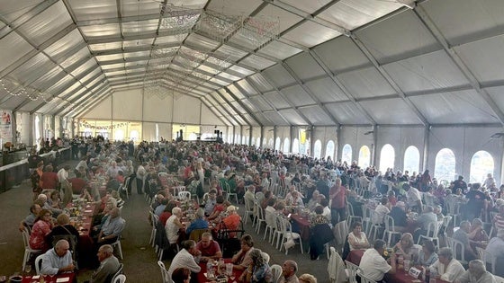 Casi mil mayores de La Zubia, reunidos en la comida de San Juan Nepomuceno