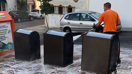 La Zubia cuenta con un tercio del personal de limpieza que tenía hace veinte años