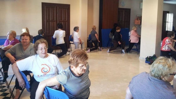 La Zubia amplía sus talleres para ayudar a los mayores a ejercitar cuerpo y mente