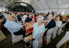 Más de 800 mayores de La Zubia han participado en la tradicional comida organizada con motivo de las fiestas en honor a San Juan Nepomuceno.