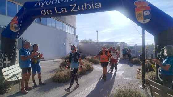 Doscientos corredores de toda Andalucía participan en la 'Trevélez-La Zubia 2025'