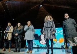 Miembros del equipo de gobierno municipal de La Zubia, presentando el encendido del alumbrado navideño.
