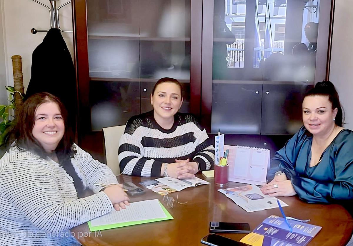 La alcaldesa y la concejala de Bienestar Social, reunidas con Asociación Engloba.