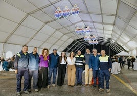 La comida, organizada por la concejalía de Fiestas y Mayores, tuvo lugar en la caseta municipal.