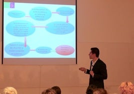 El psicólogo Tomás Quirosa imparte los talleres