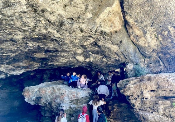 Actividad en la emblemática Cueva del Moro.