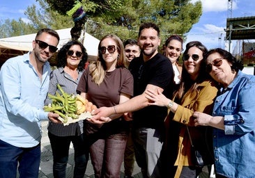 La AA. VV. La Perdiz, en su fiesta del 3 de mayo.