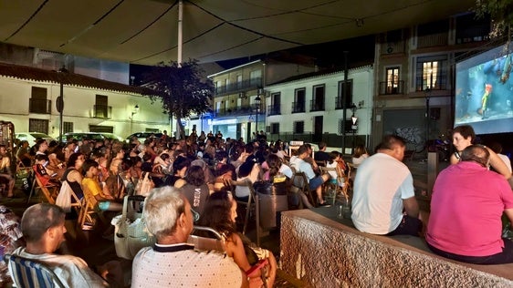 El Ayuntamiento de La Zubia llena las plazas de cine al aire libre