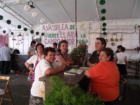 La Asamblea Clara Campoamor destina los beneficios de su caseta a los más necesitados
