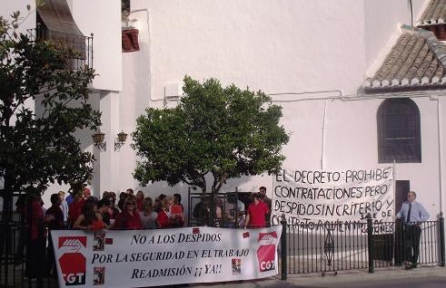 PSOE e IU insisten en que no se han aclarado las causas de los despidos