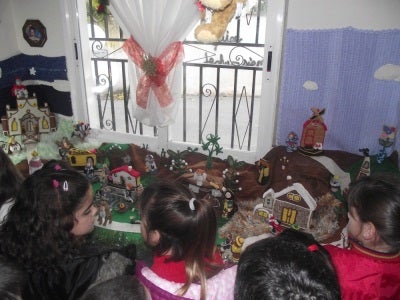 El belén de ganchillo solidario recoge casi 800 kilos de alimentos y cantidades ingentes de corazón