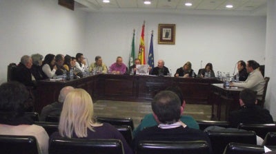El pleno aprueba una moción de apoyo a la construcción de la carretera