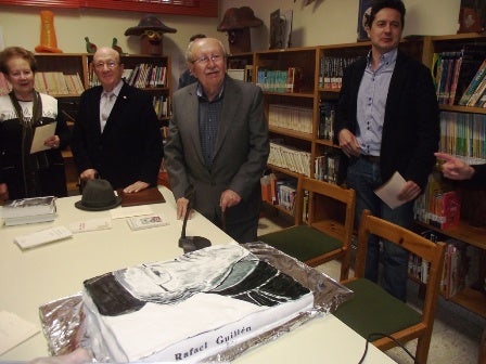 Guillén vuelve a La Zubia para conmemorar su onomástica y la semana del libro