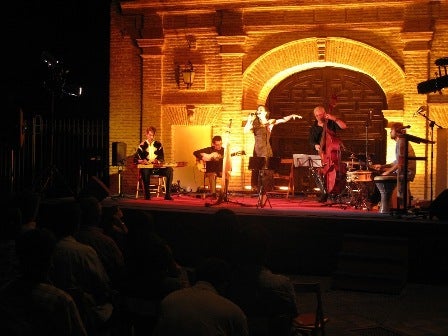 Poética Internacional y Lara Bello protagonizan la segunda noche de Poesía en el Laurel