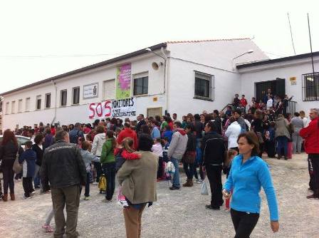 Protesta masiva en el Al-Zawiya y Tierno Galván en apoyo a los administrativos