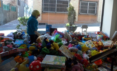 Juguetes para todos y una jirafa de peluche