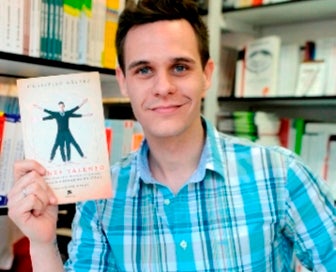 Christian Gálvez visita La Zubia para presentar su último libro