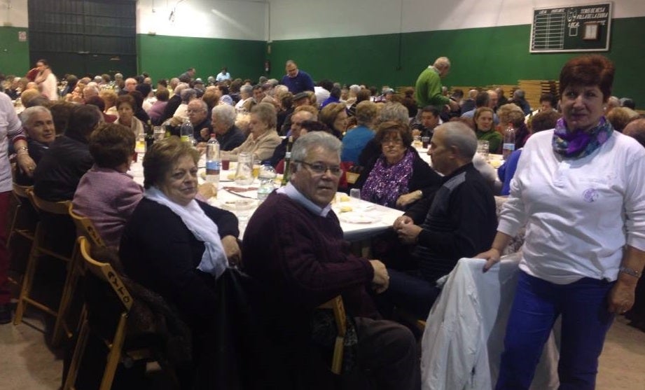 Los mayores celebran su fiesta de Navidad