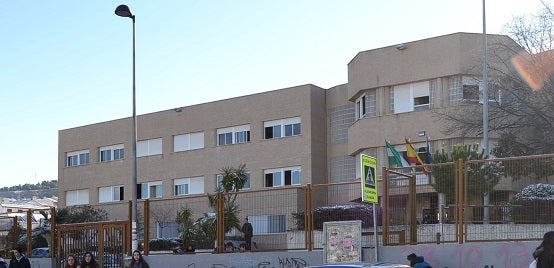 El Instituto Trevenque recibe la medalla de oro de La Zubia