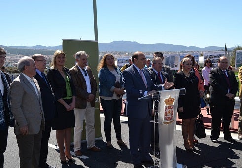Torregrosa felicita a los vecinos de La Zubia "porque ya tienen una carretera de primera"