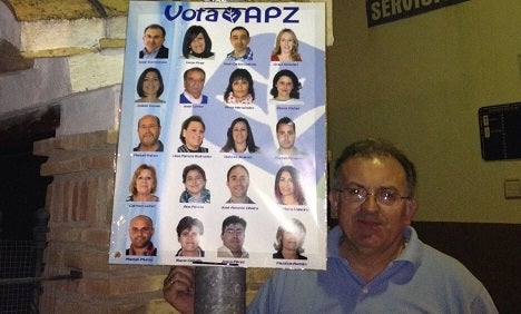 APZ arranca su campaña electoral con la clásica puesta de carteles