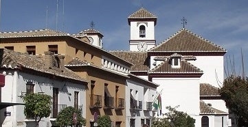 La Zubia declara con una valla que es oficialmente un Municipio Libre de Desahucios