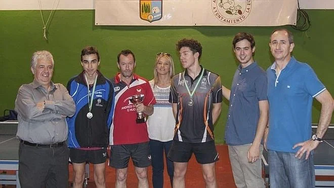 El equipo de primera de tenis de mesa de La Zubia asciende a división de honor