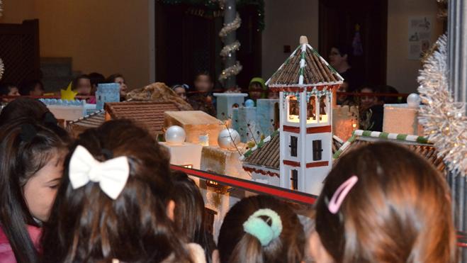 Los escolares de los colegios de La Zubia visitan el belén artesanal de la Casa Pintá